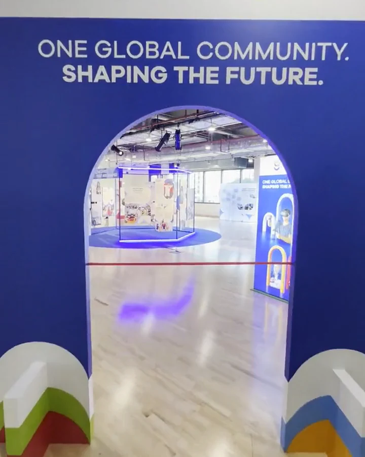 The arched entrance to the GSG25 anniversary gallery